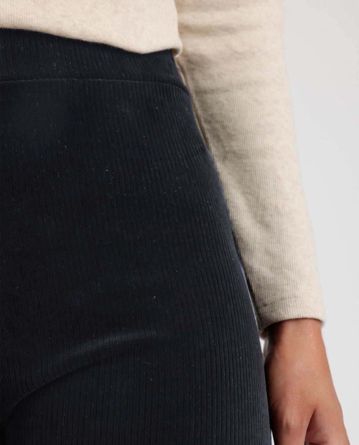 CORDUROY STRETCH TROUSERS: BLACK / S