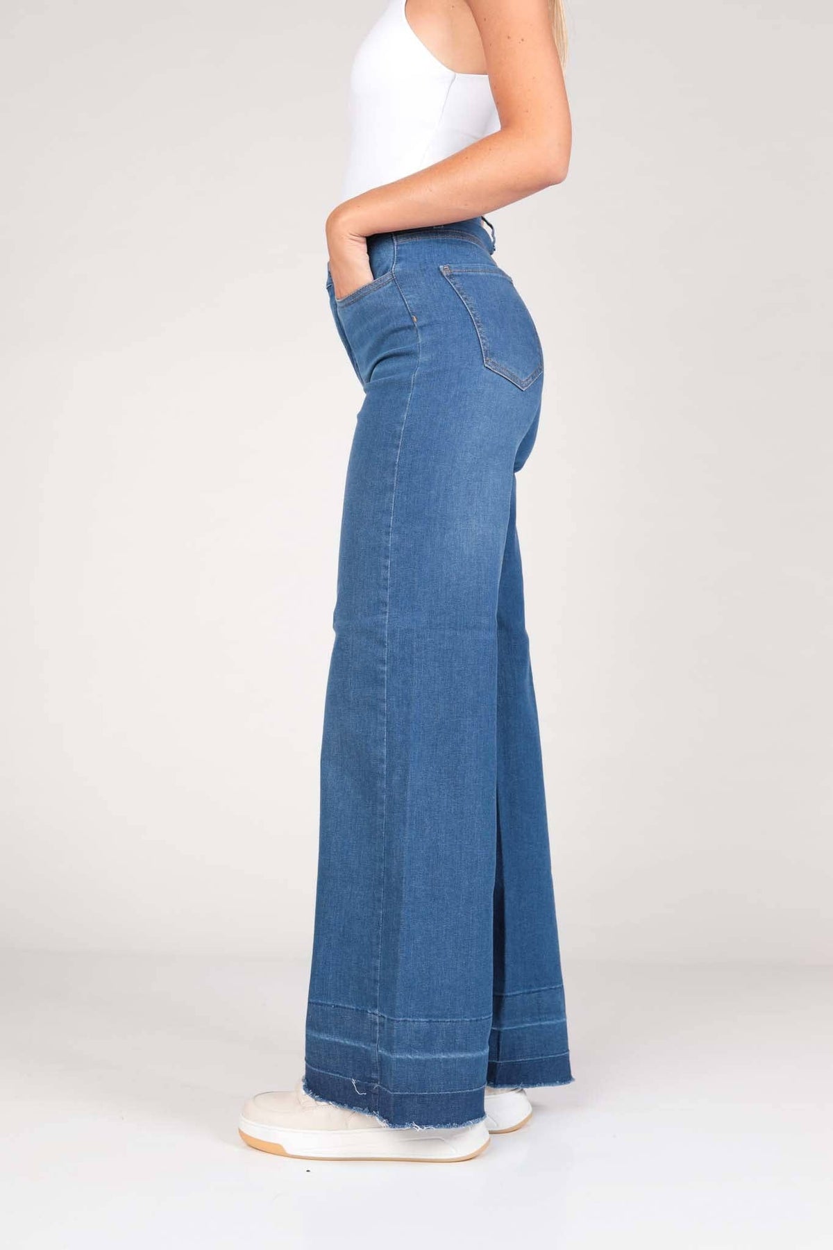 Classic Straight Jeans: Black / 42 / High