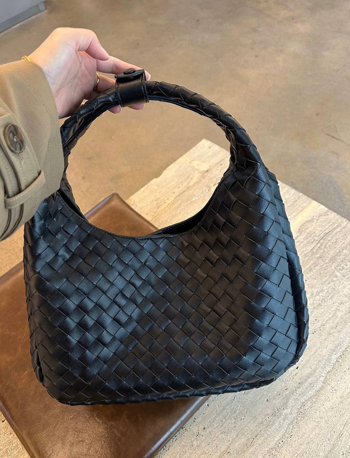 Hand-Woven Leather Bucket Shoulder Bag: Coffee
