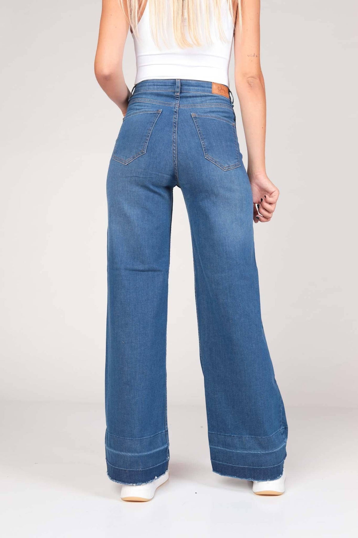Classic Straight Jeans: Black / 42 / High