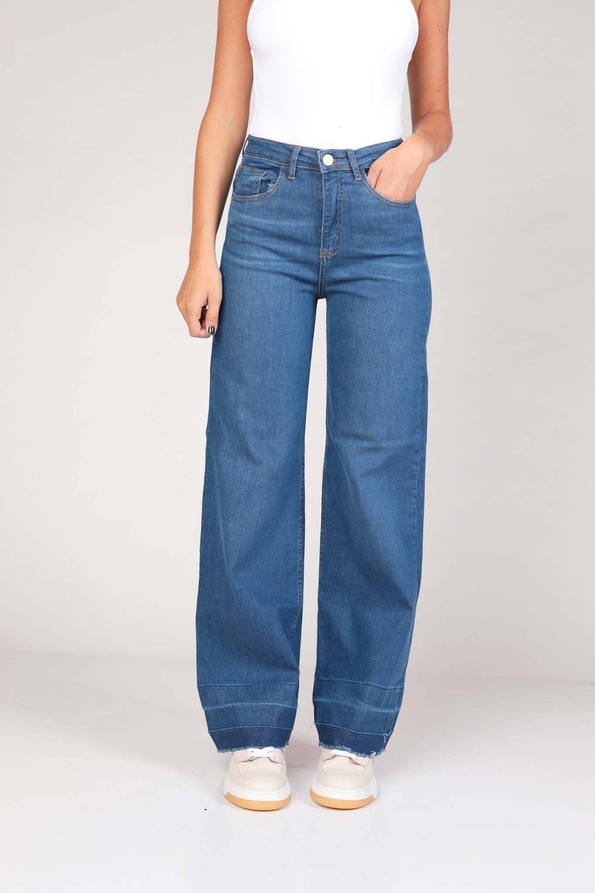 Classic Straight Jeans: Black / 42 / High