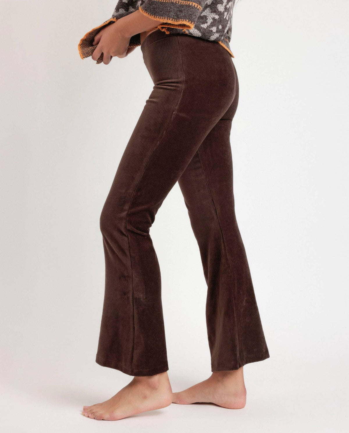 CORDUROY STRETCH FLARE TROUSERS: CHOCOLATE / M