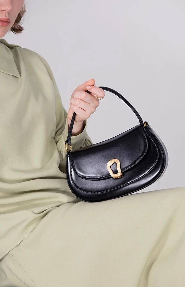 Genuine Leather Saddle Shoulder Crossbody Bag: Black