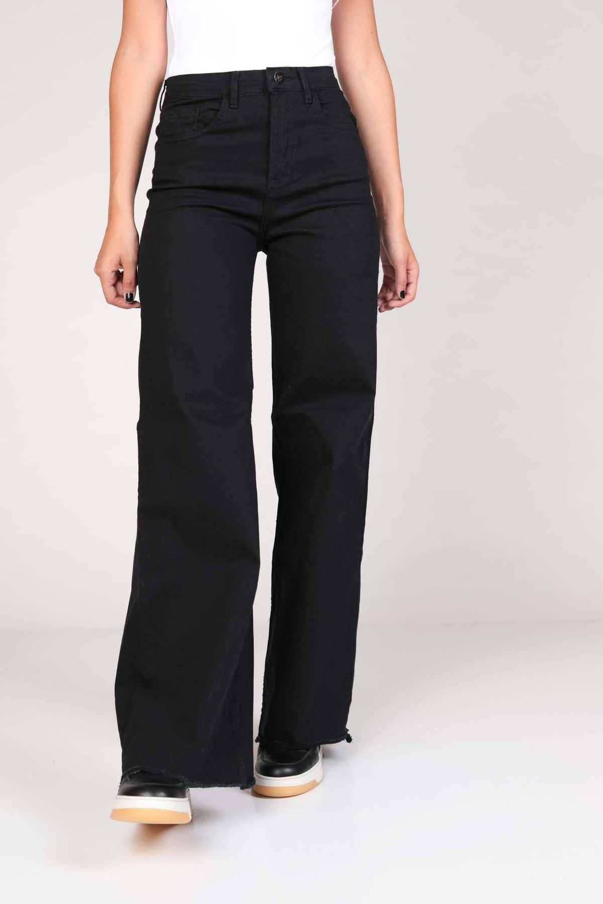 Classic Straight Jeans: Black / 46 / High