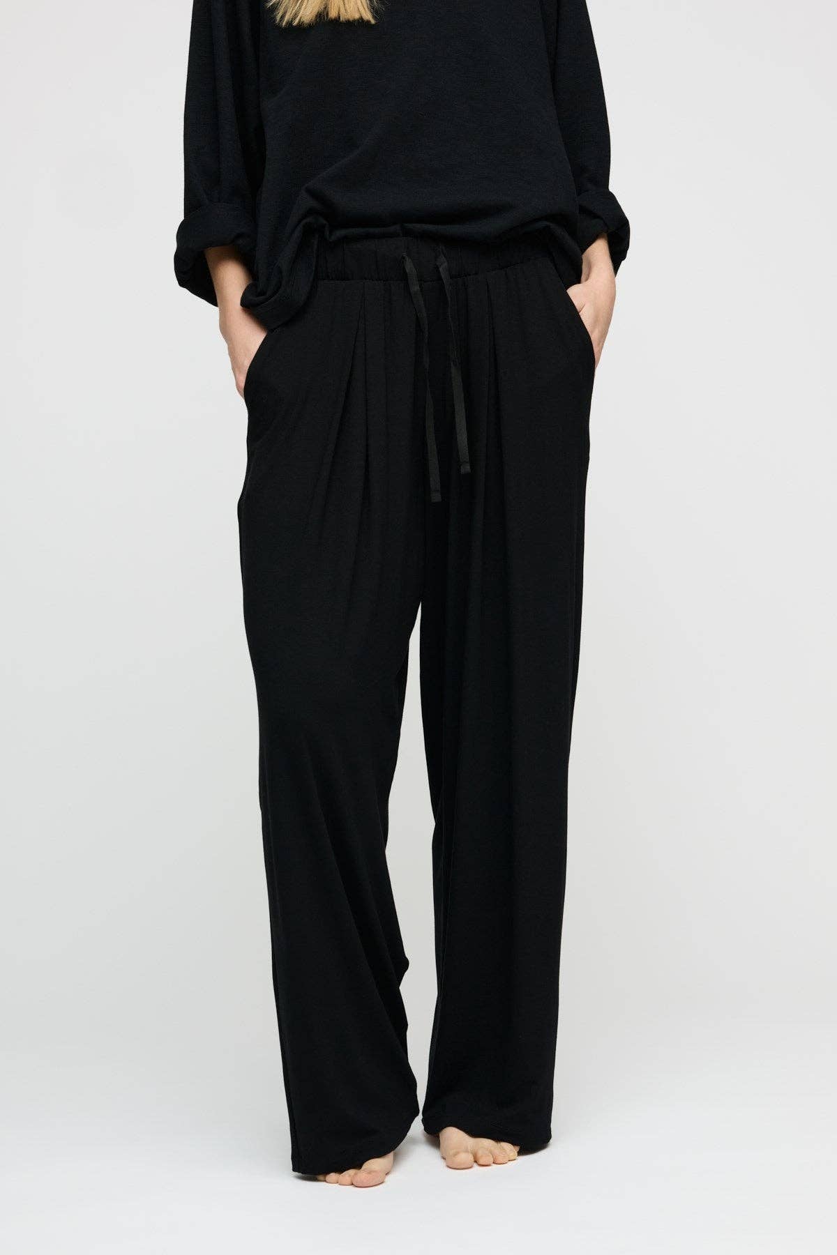 Devote pants: Black / L