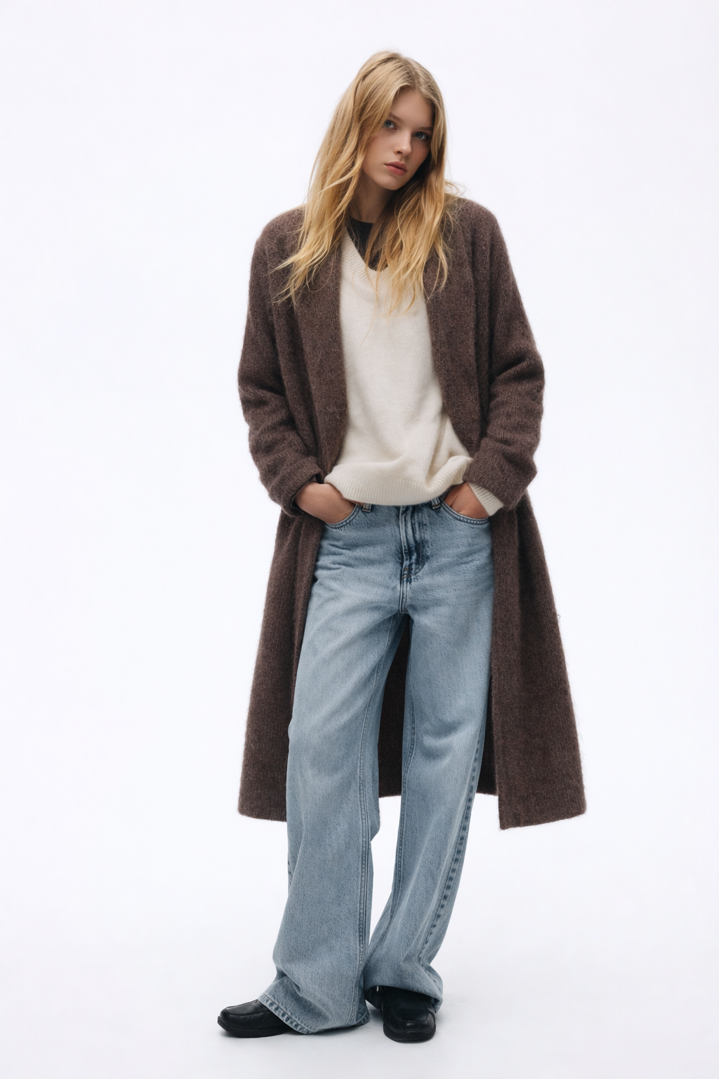 Long knitted coat with an open cut made of mohair: Schnee / One size fits all