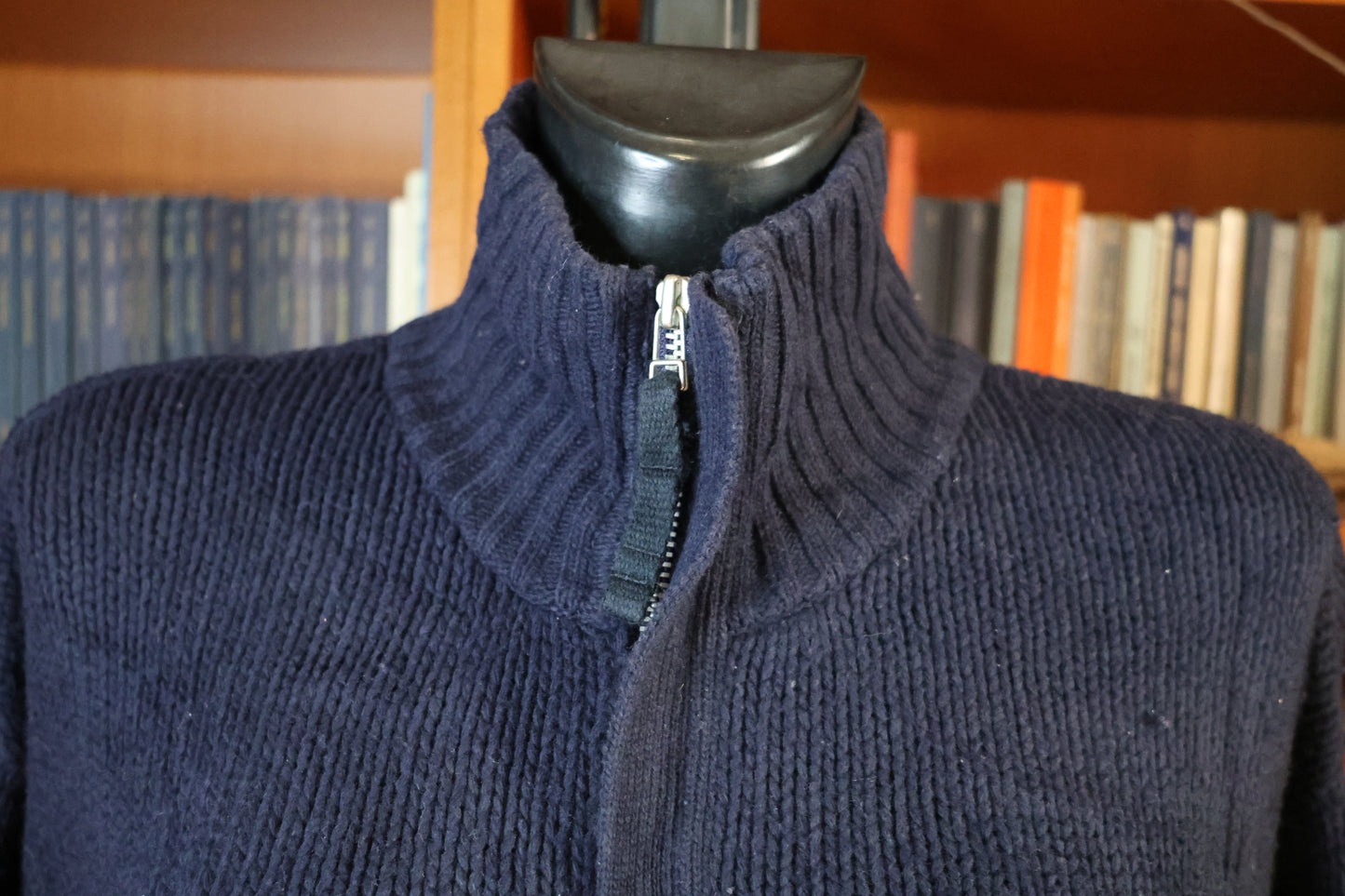 Dark blue sweater with big pockets