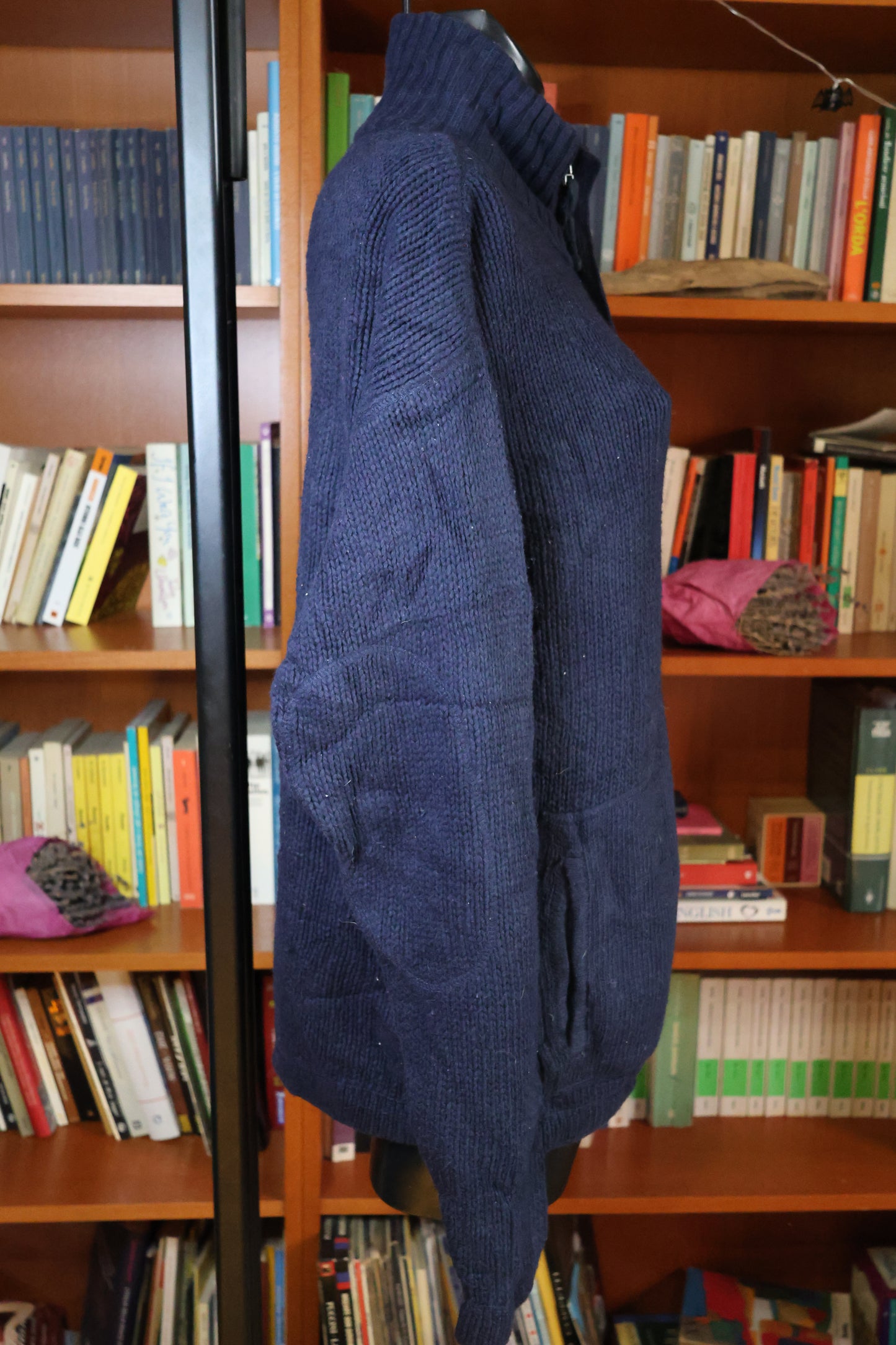 Dark blue sweater with big pockets