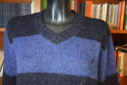 Bicolor blue sweater
