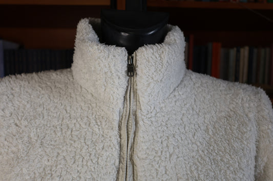 01 White Patagonia fleece jacket