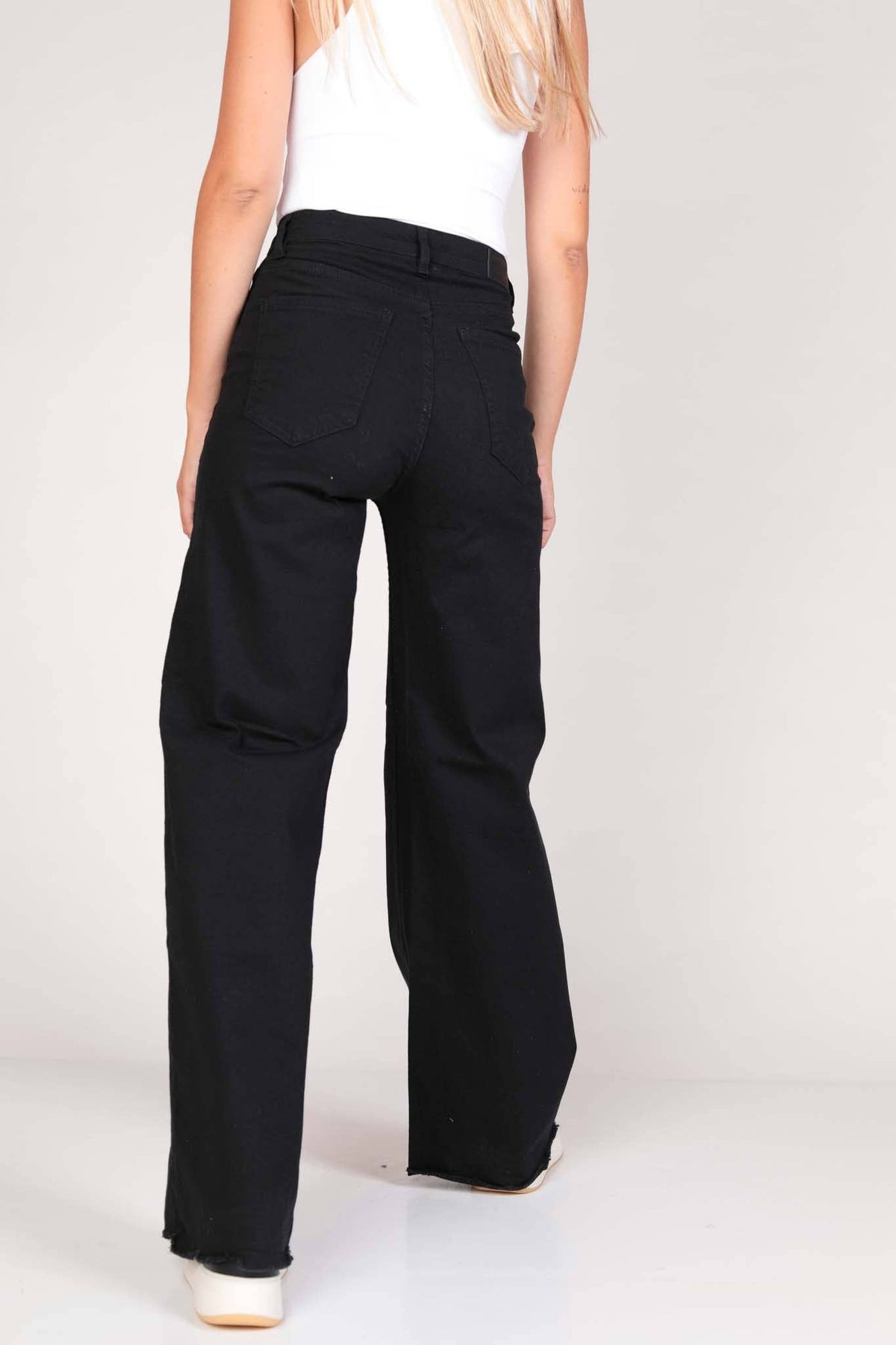 Classic Straight Jeans: Black / 46 / High