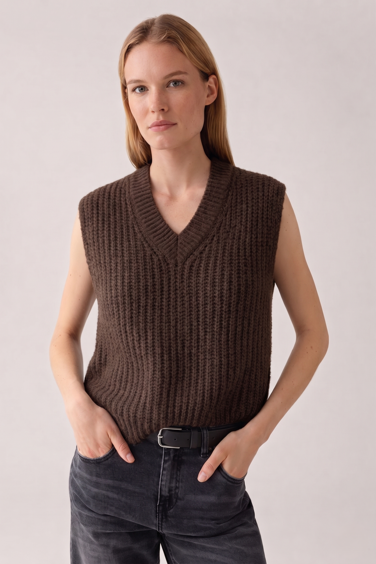 Mohair V-neck knitted vest: Beige / One size fits all