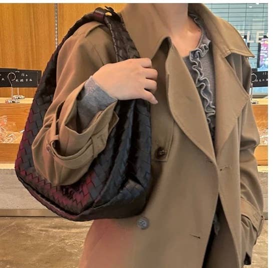 Hand-Woven Leather Bucket Shoulder Bag: Coffee