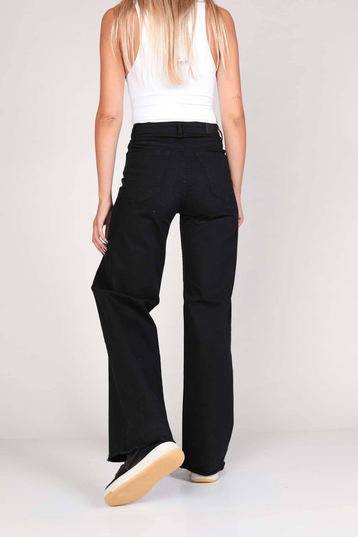 Classic Straight Jeans: Black / 42 / High