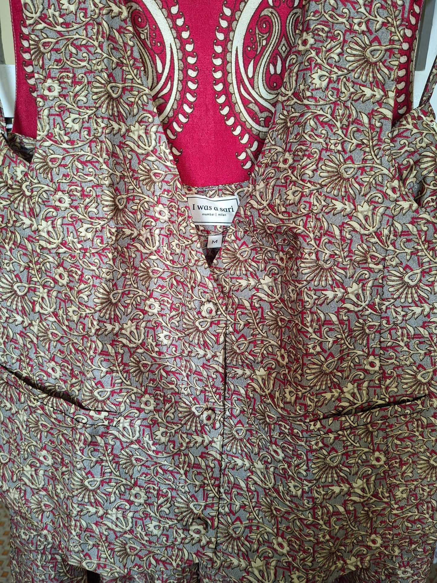 Set coordinato grigio e rosso I Was A Sari sustainable fashion sets, M